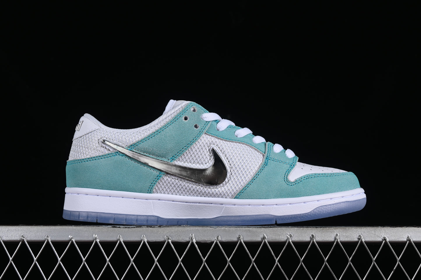 Dunk Low SB April Skateboards | דאנק נמוכות