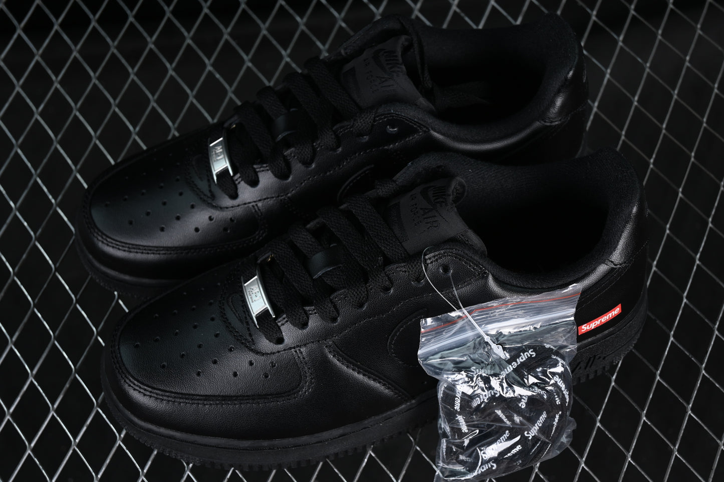 Air Force 1 Low Black Supreme | איירפורס נמוכות