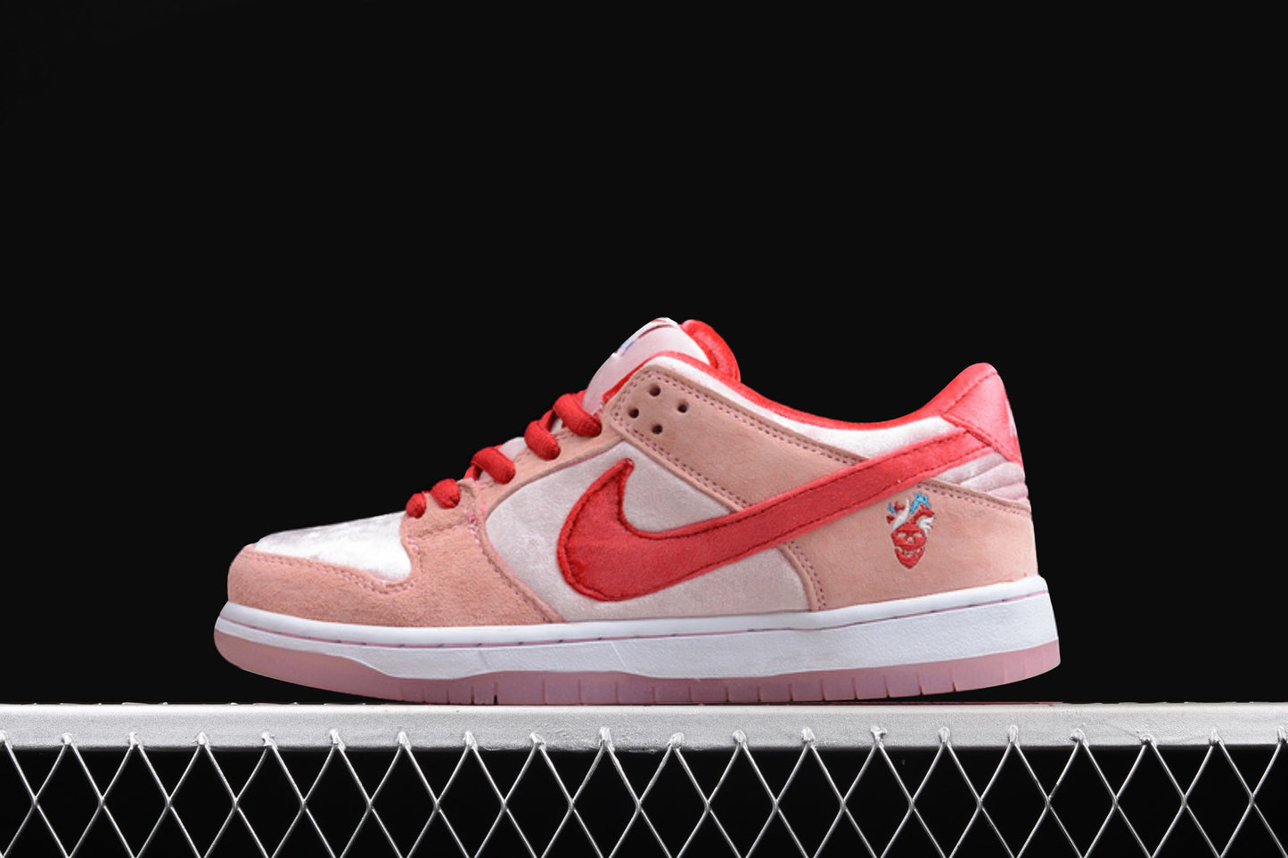 Dunk Low SB StrangeLove | דאנק נמוכות