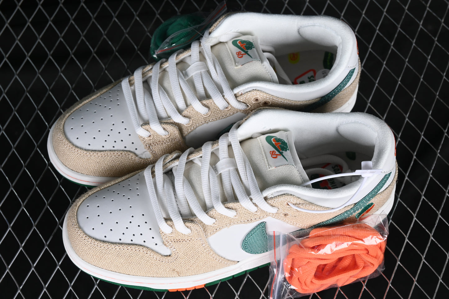 Dunk Low SB Jarritos | דאנק נמוכות