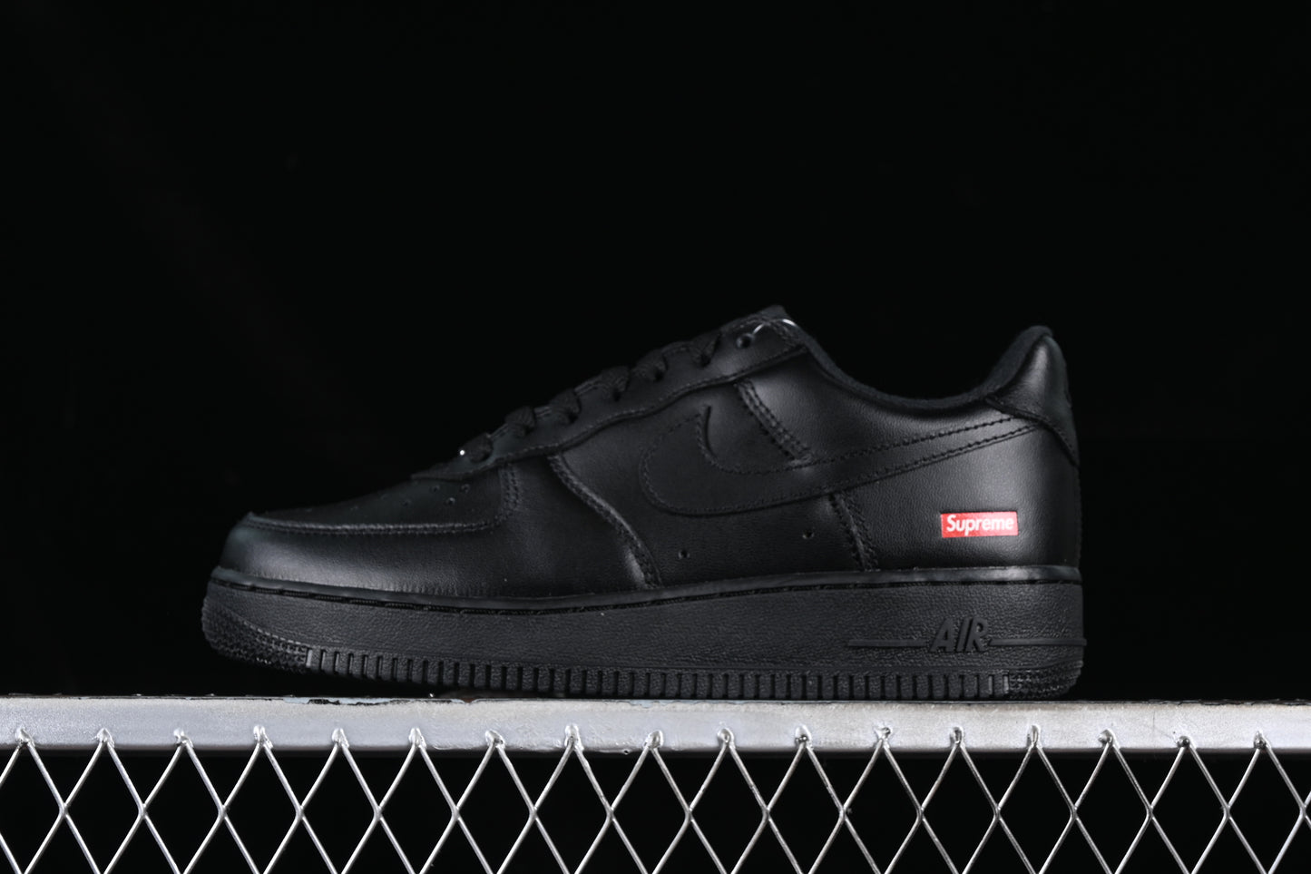 Air Force 1 Low Black Supreme | איירפורס נמוכות